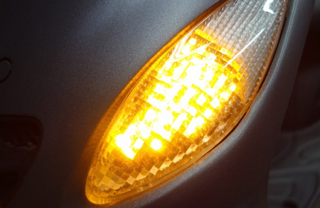 自作LEDフロントウインカー点灯の画像